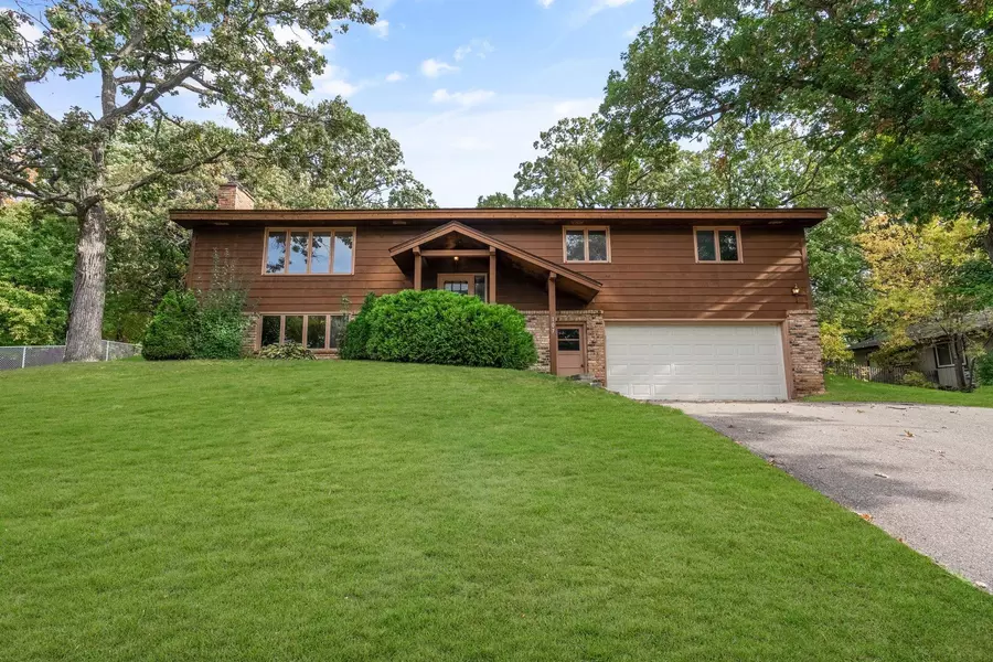 107 Belmont RD, Apple Valley, MN 55124