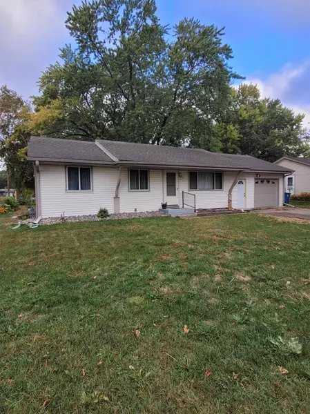 221 Aurora LN, Circle Pines, MN 55014