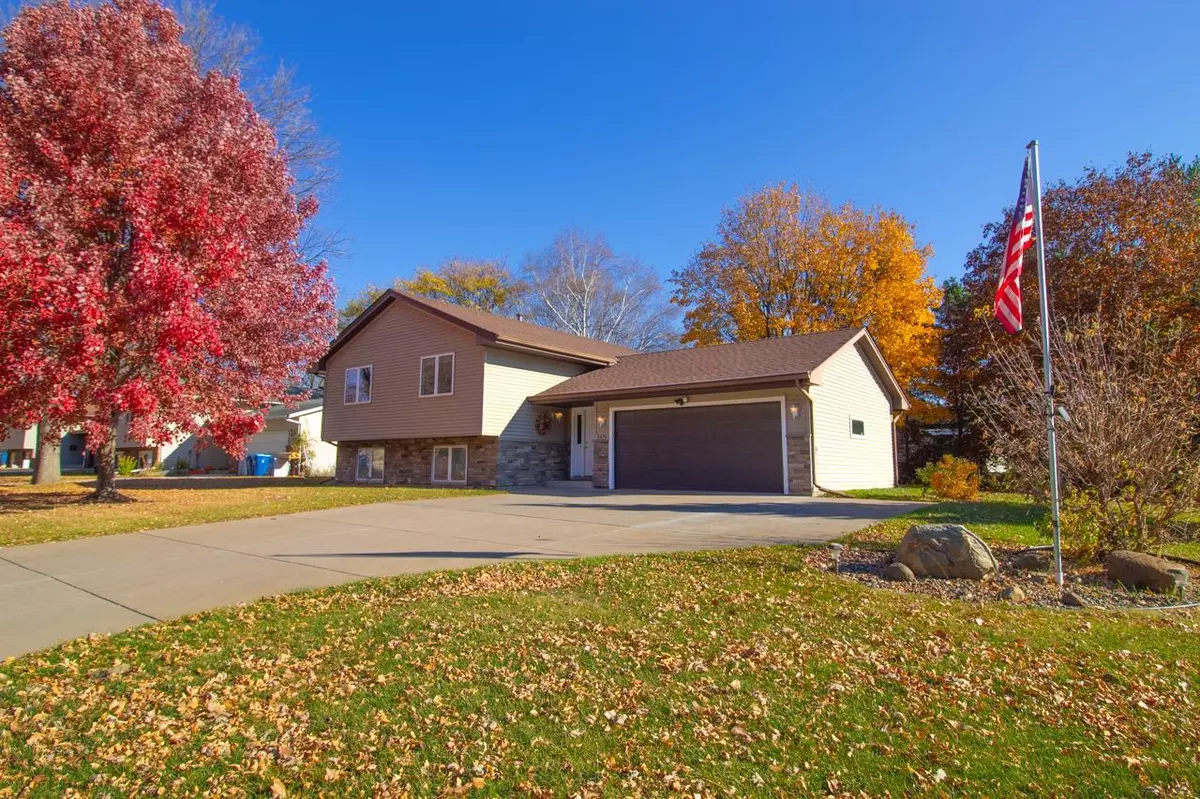 Vadnais Heights, MN 55110,3470 English ST