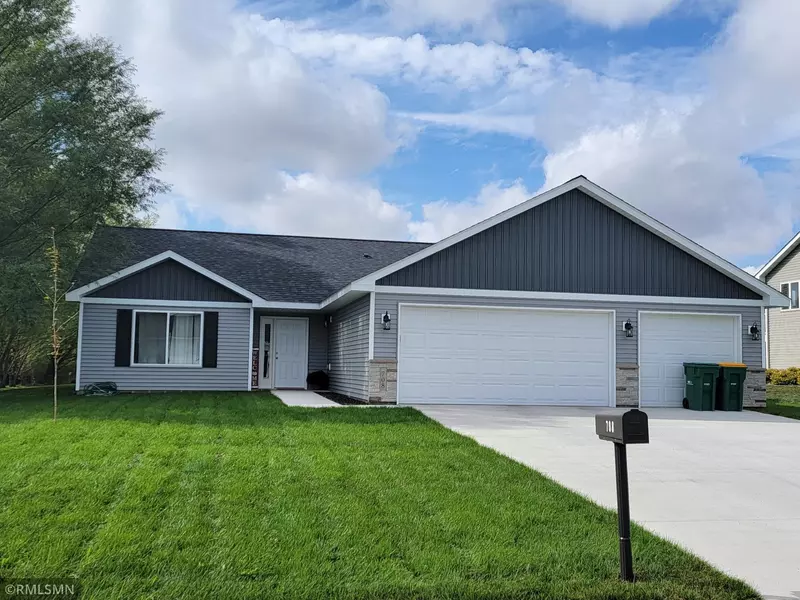 205 Jill Lynn CIR, Elysian, MN 56028