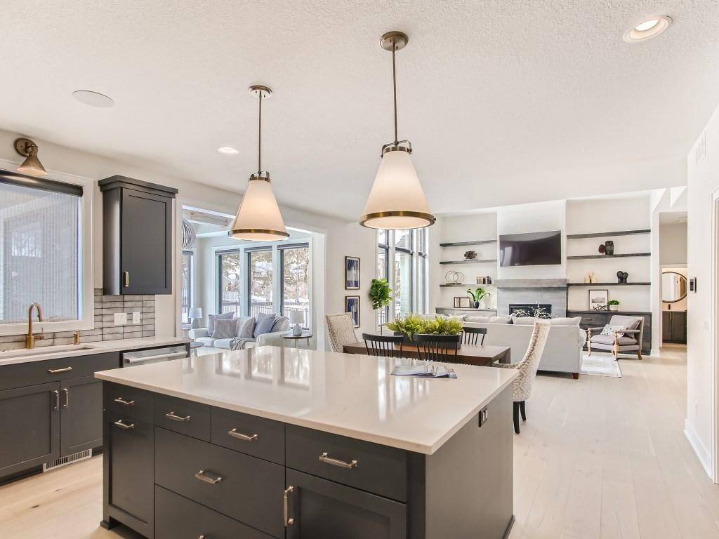 4005 Haven Woods CT, Eagan, MN 55123