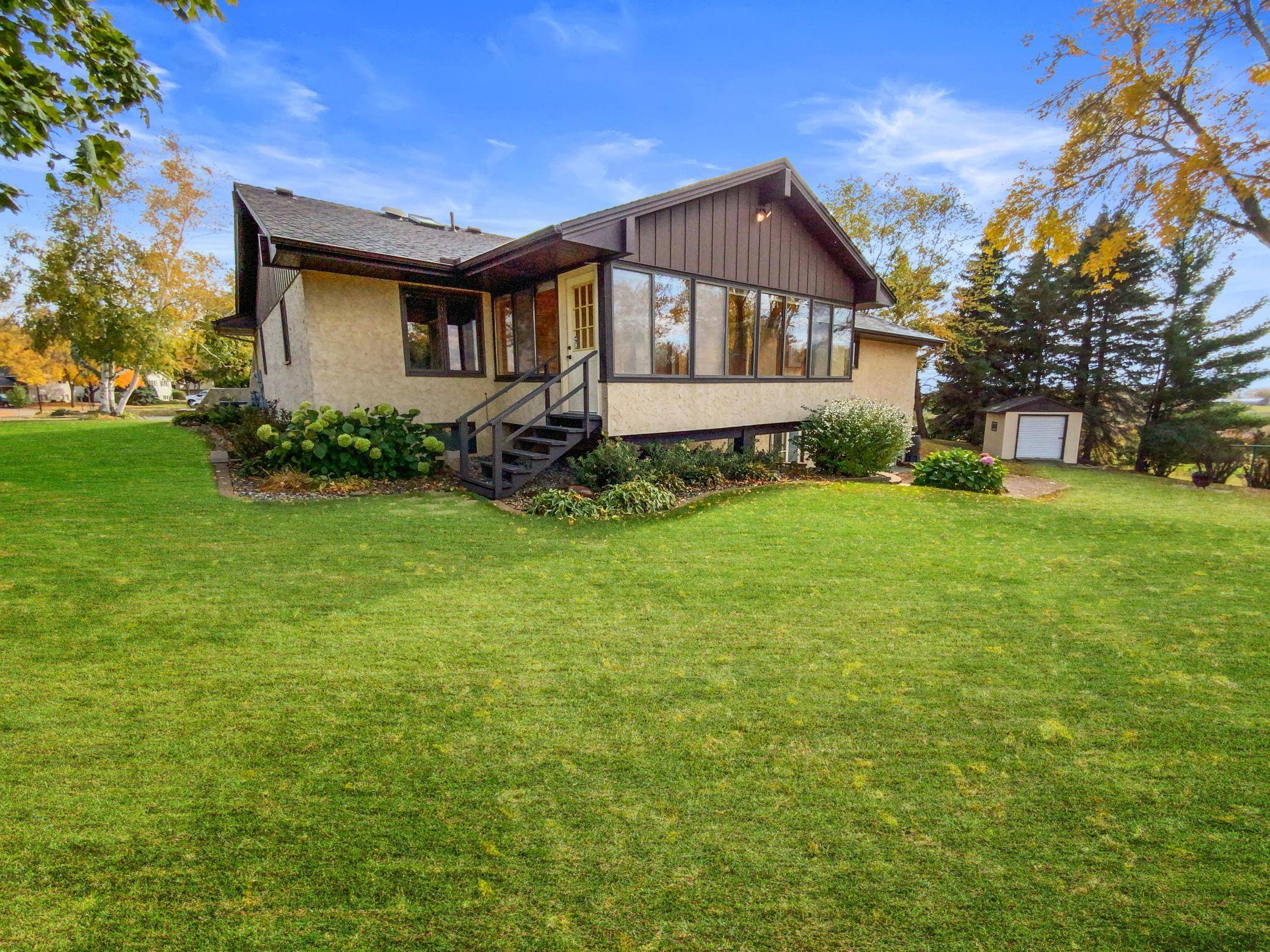 Saint Bonifacius, MN 55375,8994 Trista LN