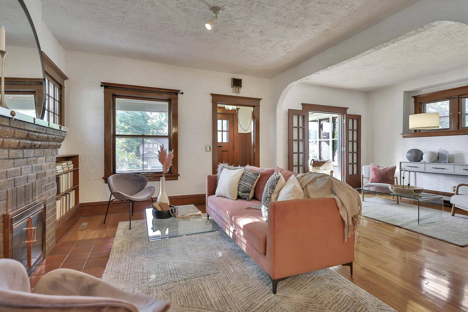 Edina, MN 55424,4000 Sunnyside RD