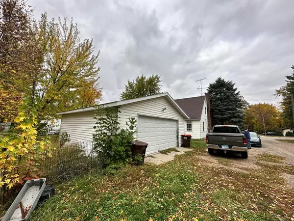 Howard Lake, MN 55349,716 9th ST