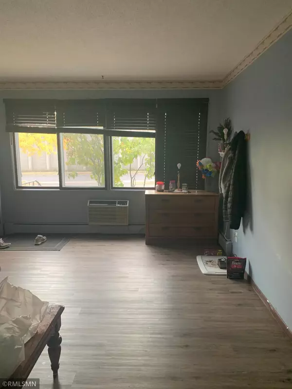 Maplewood, MN 55117,2048 Mississippi ST