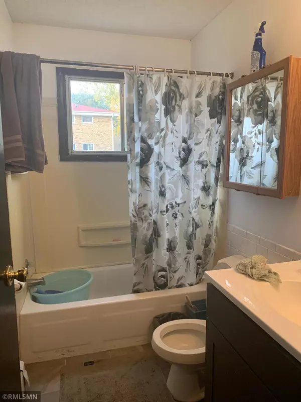 Maplewood, MN 55117,2048 Mississippi ST