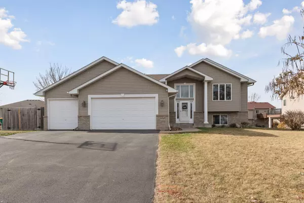 1343 Evergreen PL, Mayer, MN 55360