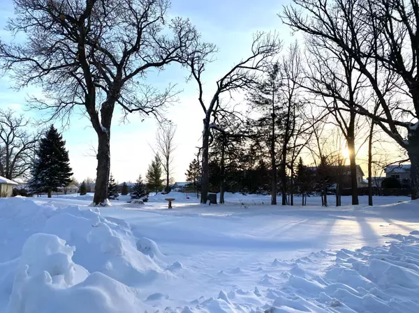 North Mankato, MN 56003,2201 White Oak DR