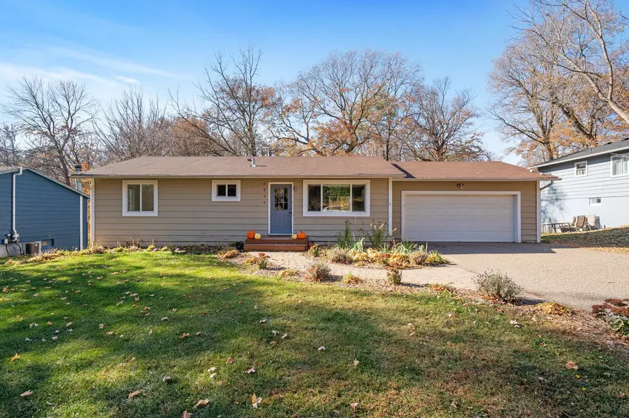 2949 Dickens LN, Mound, MN 55364