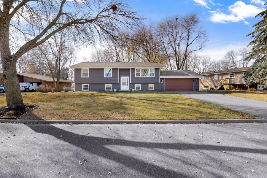 8398 Lower 208th ST W, Lakeville, MN 55044