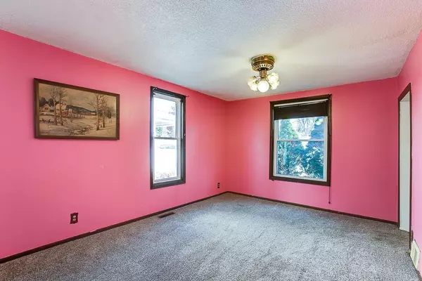 Lauderdale, MN 55113,1727 Eustis ST