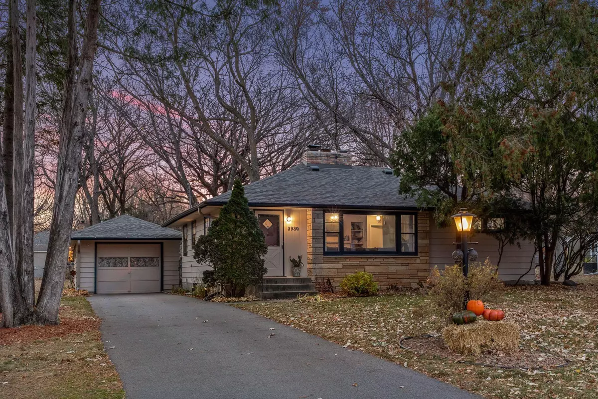 Minnetonka, MN 55345,3930 Evergreen DR