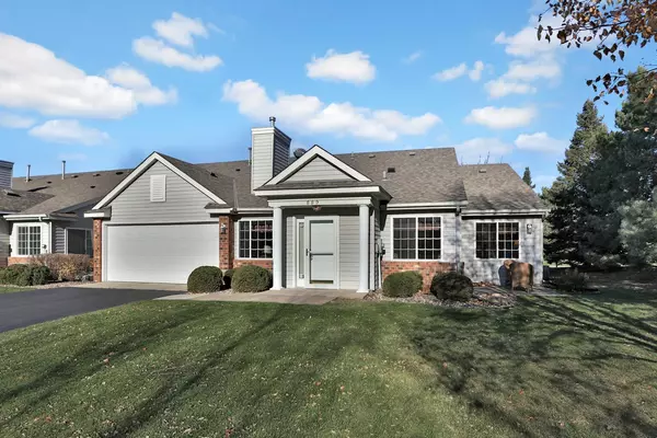 889 Sunrise DR, Woodbury, MN 55125