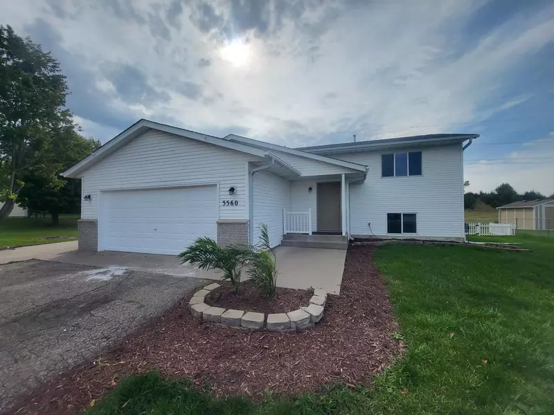 5560 Mallard LN, Monticello, MN 55362