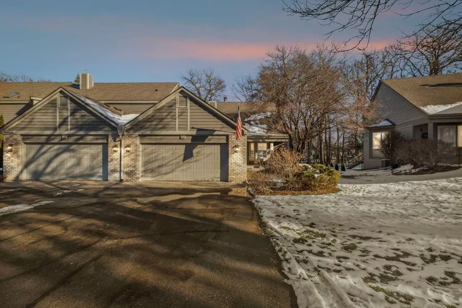 186 Wildwood Bay DR, Mahtomedi, MN 55115