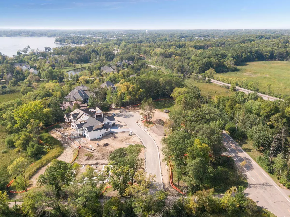 Minnetonka, MN 55391,16514 Island Oaks Court