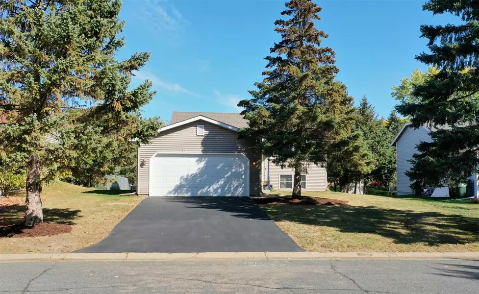 4276 Sun Cliff RD, Eagan, MN 55122