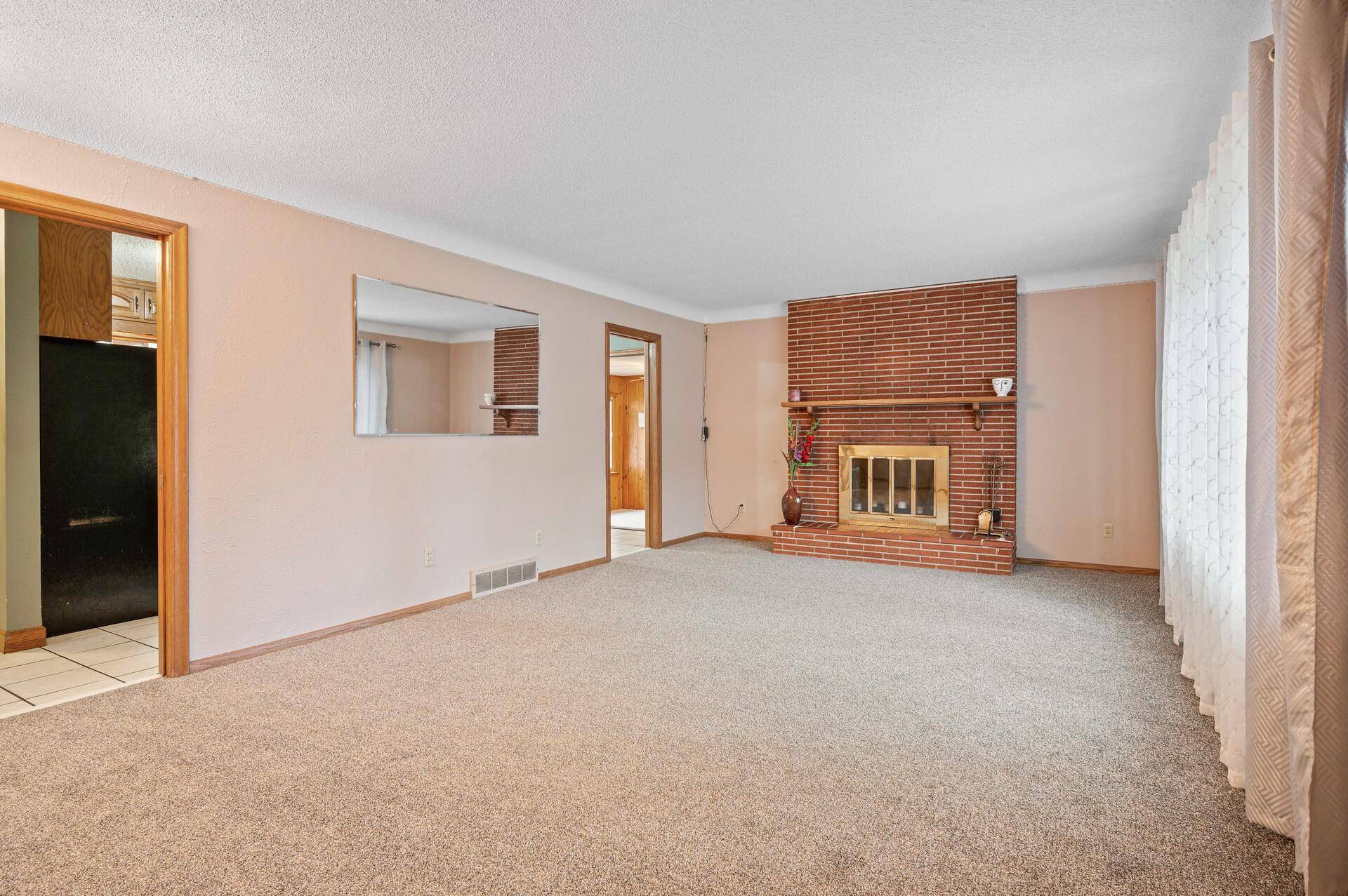 Maplewood, MN 55117,2176 Arkwright ST