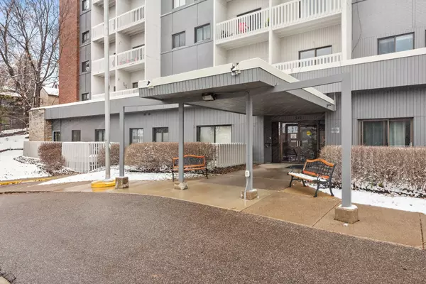 Saint Paul, MN 55102,311 Pleasant AVE #301