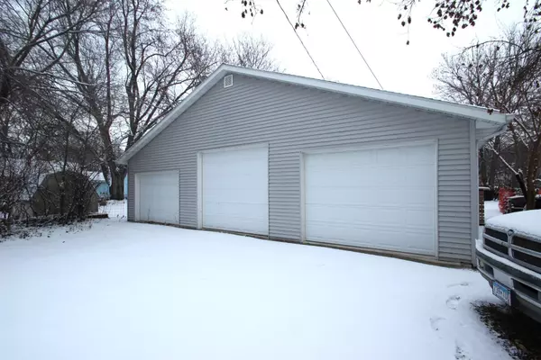 Appleton, MN 56208,235 S Hering ST