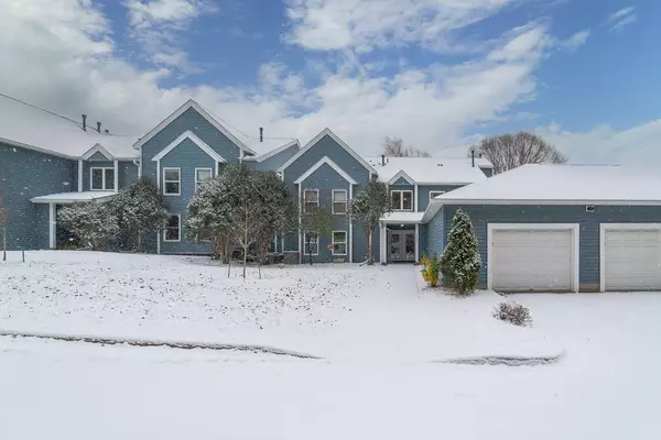 1389 B Berry Ridge RD #101, Eagan, MN 55123