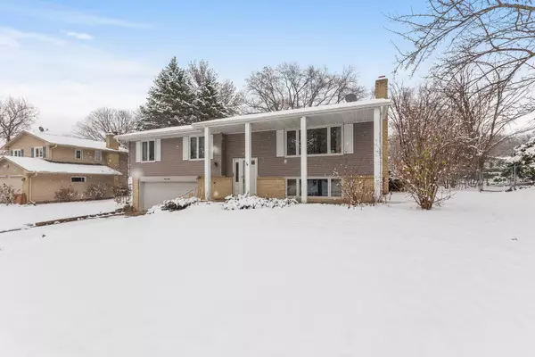 4030 Pilgrim LN N, Plymouth, MN 55441