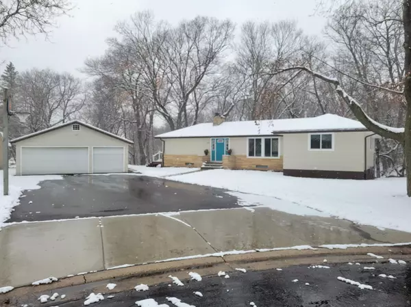 226 Allan AVE, North Mankato, MN 56003