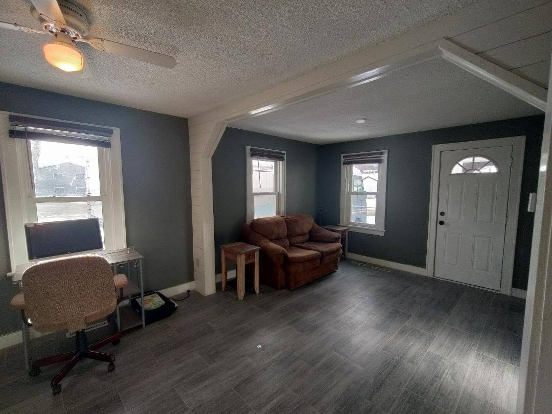 Faribault, MN 55021,725 Francis ST
