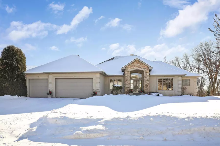 2892 Fairway DR, Chaska, MN 55318