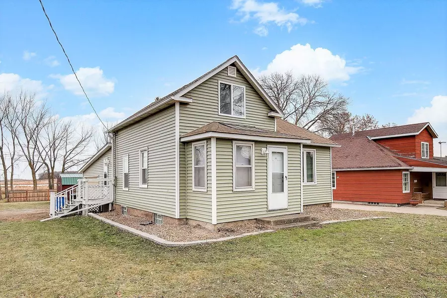 112 4th AVE W, Ellendale, MN 56026