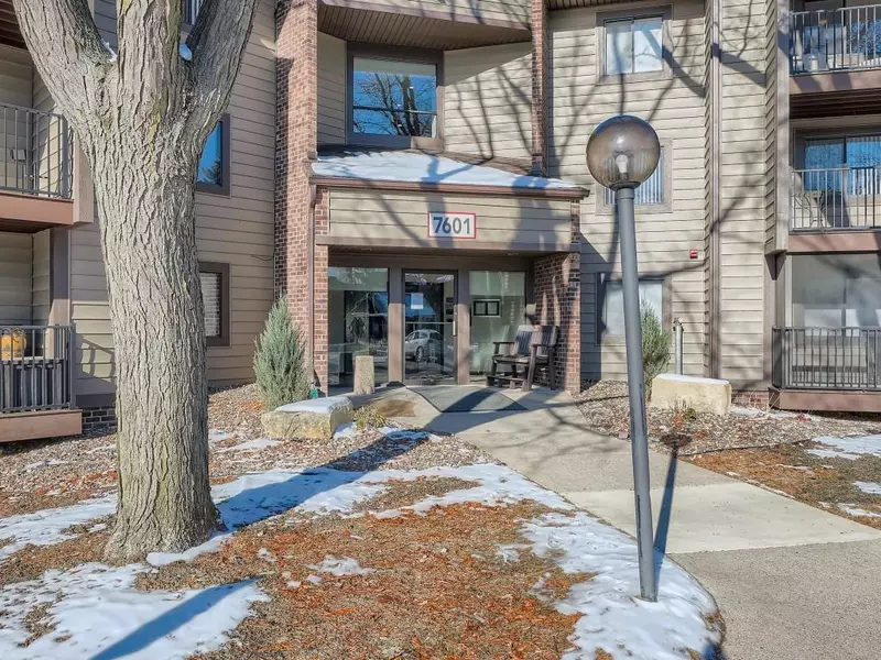 7601 W 101st ST #307, Bloomington, MN 55438