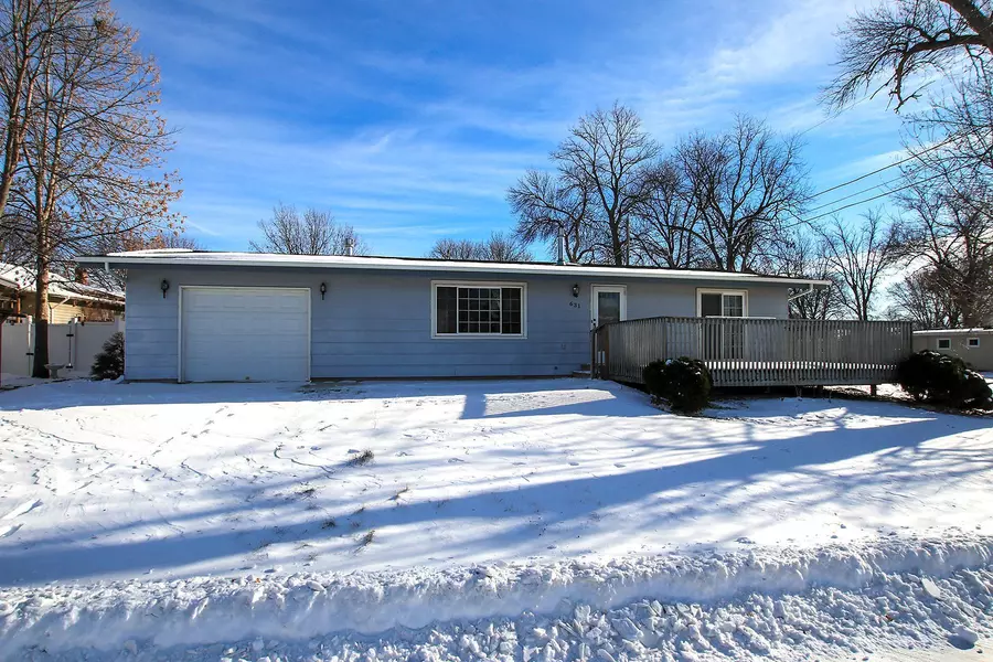 631 East ST, Stewart, MN 55385