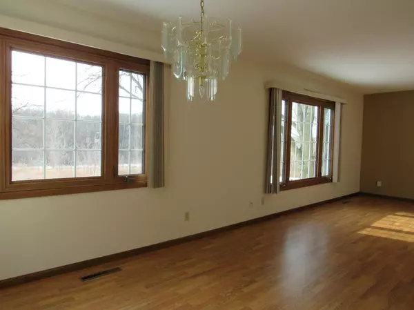 Blue Earth, MN 56013,322 Oak Knoll CT