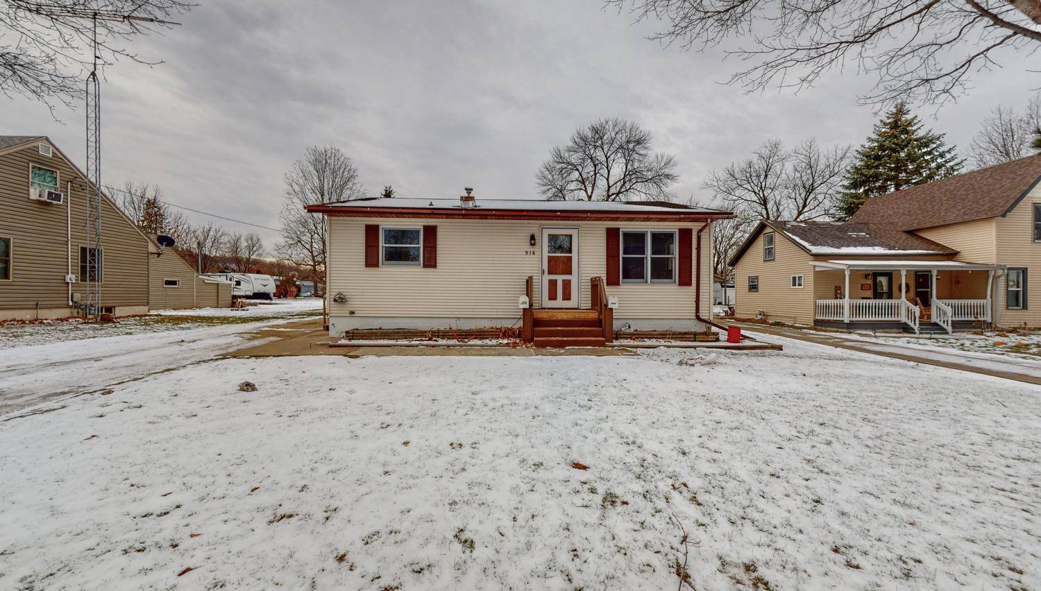 Lake City, MN 55041,916 S 6th ST