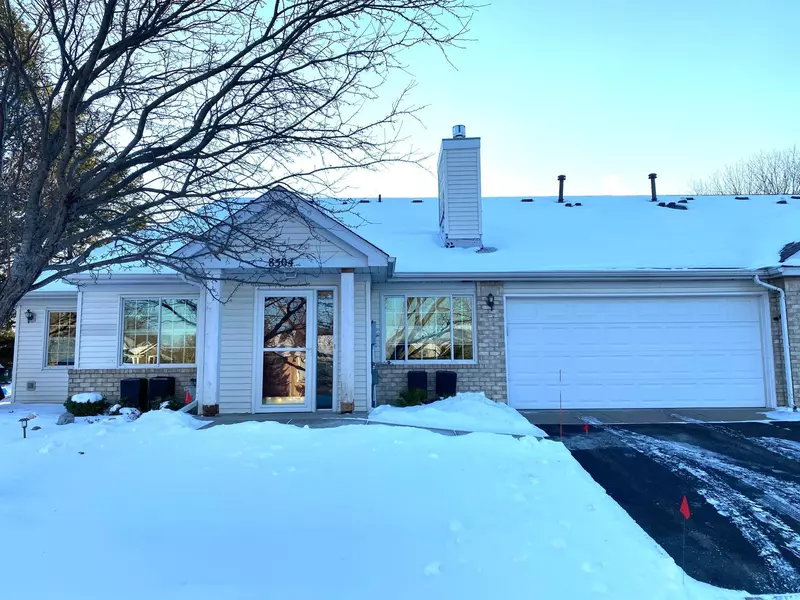 8504 Mayfield CT, Chanhassen, MN 55317