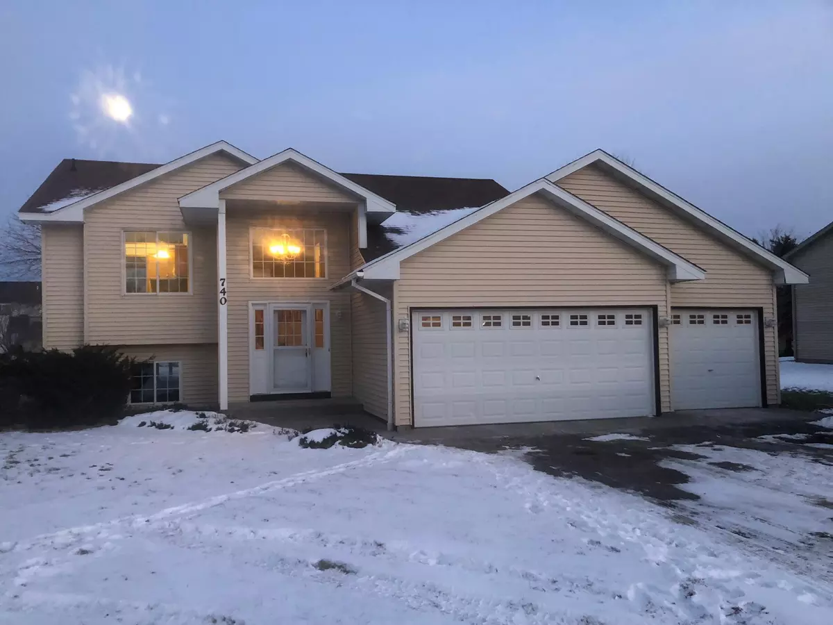 Mora, MN 55051,740 Walnut ST S