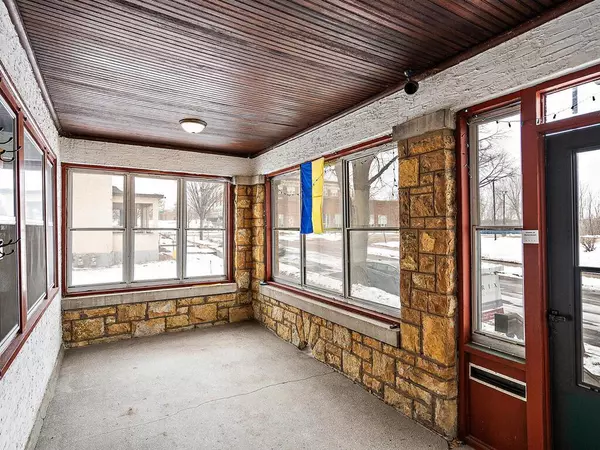 Saint Paul, MN 55106,723 York AVE