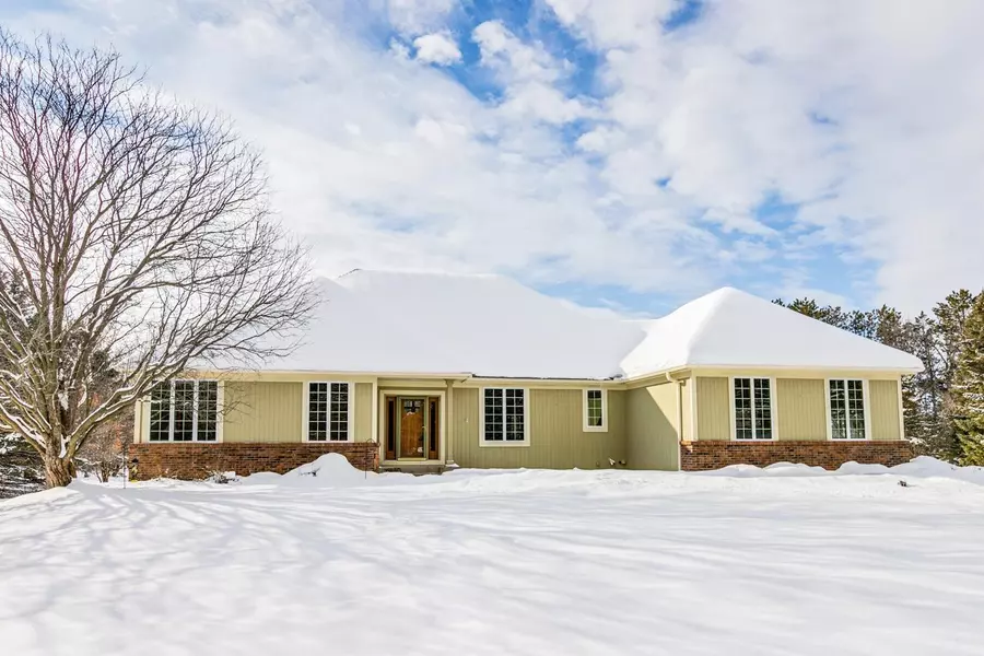 2570 Overlook LN N, West Lakeland Twp, MN 55082