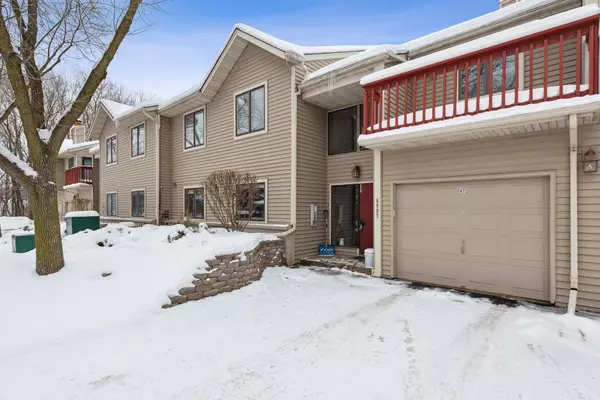 6087 Courtly Alcove #C, Woodbury, MN 55125