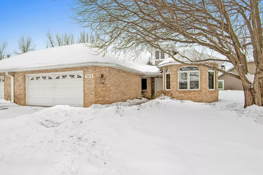 1212 Silverthorn CT, Shoreview, MN 55126