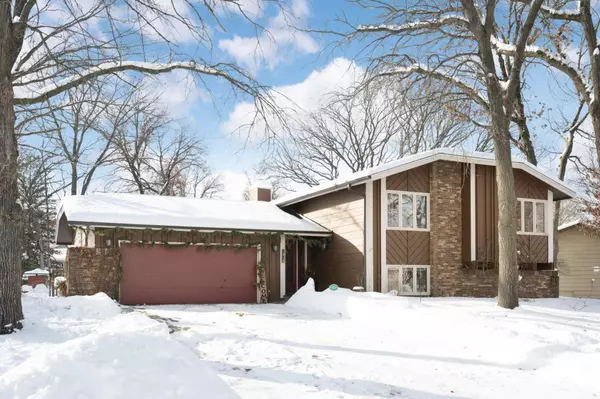 1302 Birch DR, Hudson, WI 54016