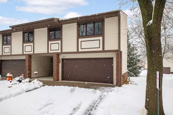 Roseville, MN 55112,2434 County Road D W #4