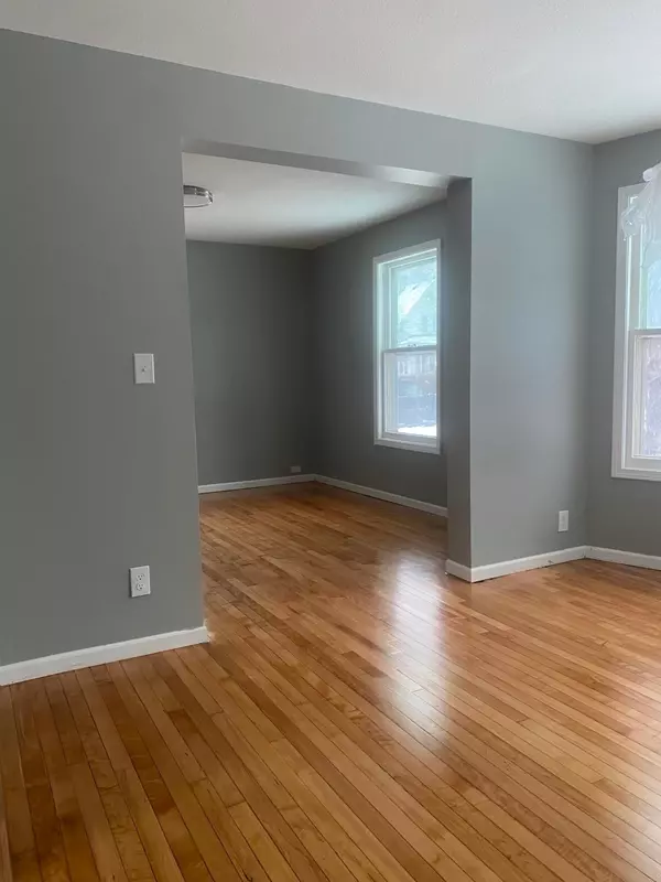 Saint Paul, MN 55104,2144 Temple CT