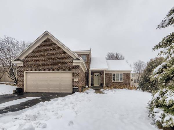 2216 White Pine CT,  Hudson,  WI 54016