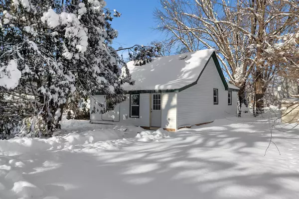 206 S Hill AVE, Ogilvie, MN 56358