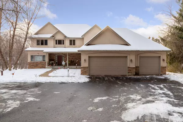 508 Carriage LN, Hudson, WI 54016