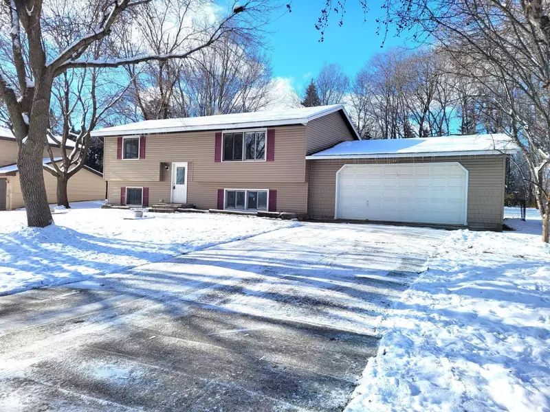 13041 Saratoga LN N, Champlin, MN 55316