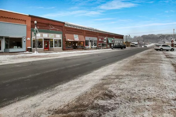 Glenwood City, WI 54013,127 E Oak  ST