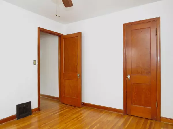 909 10 1/2 ST SE Rochester, MN 55904