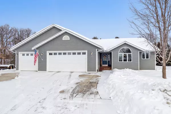 309 Hazelnut DR, Woodville, WI 54028